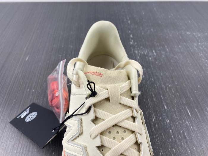 NEW BALANCE SNEAKER NB037