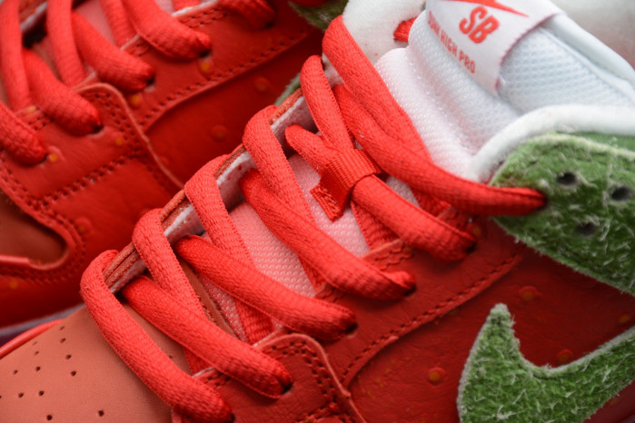 NIKE DUNK LOW SB "STRAWBERRY COUGH" CW7093-601