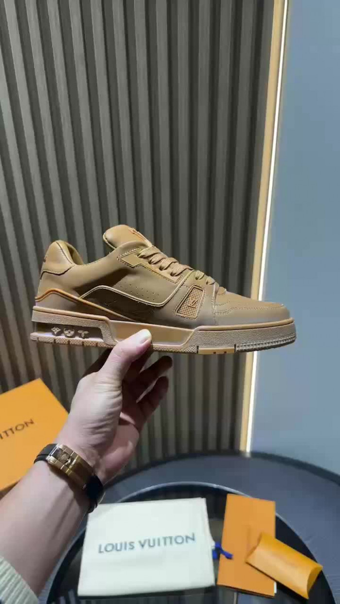 LV TRAINER SNEAKER LV-000602