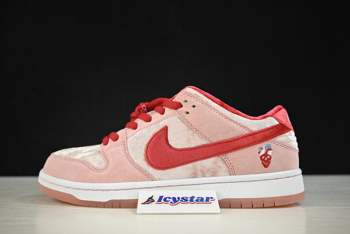 Nike Dunk SB Low strangelove skateboards CT2552-800