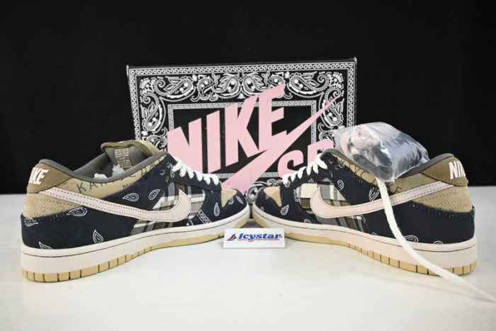 Travis Scott x Nike SB Dunk Low CT5053-001