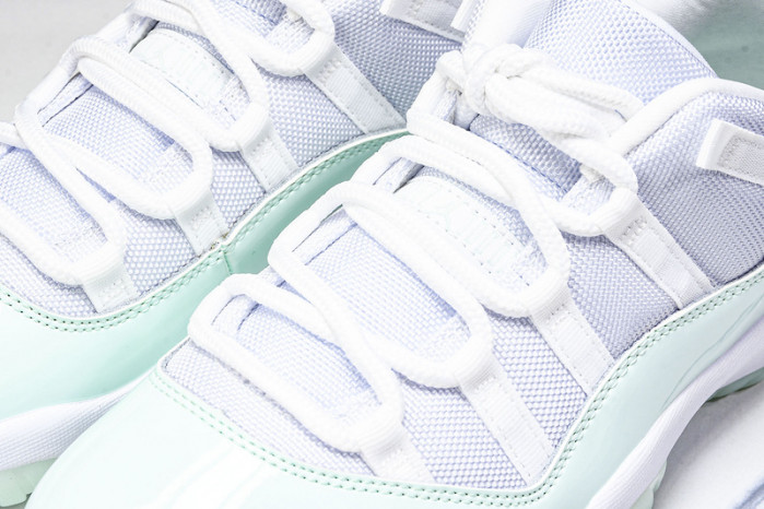 Wmns Air Jordan 11 Retro Low 