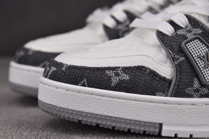LV TRAINER SNEAKER LV-000576