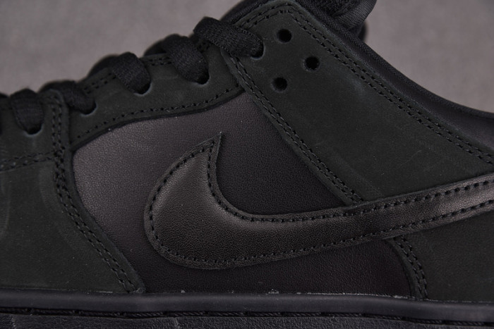 Nike SB Dunk Low Black Pigeon 883232-008