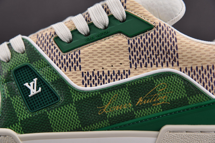 LV TRAINER SNEAKER LV-000591