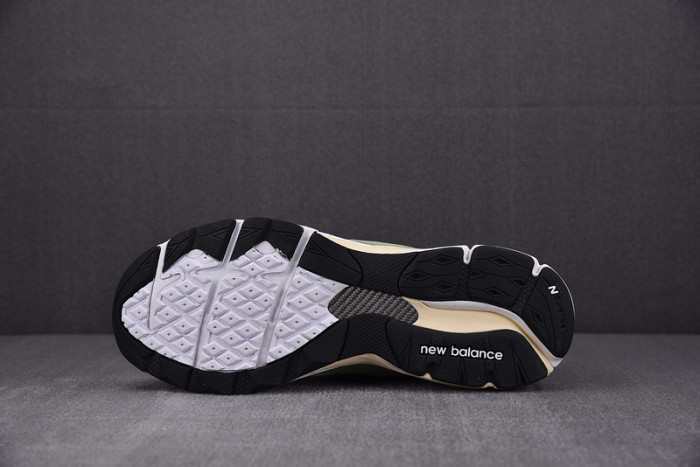 NEW BALANCE SNEAKER NB060