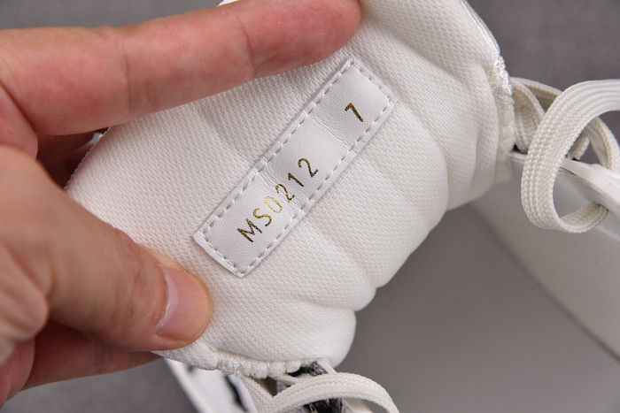 LV SNEAKER LV-000099