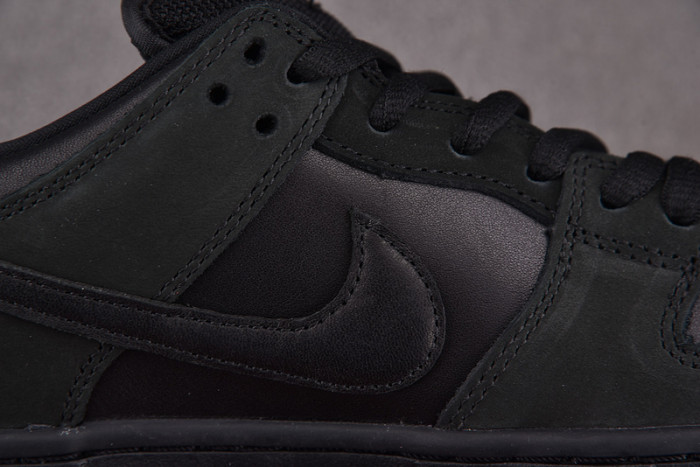 Nike SB Dunk Low Black Pigeon 883232-008