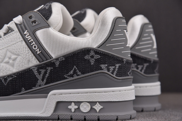 LV TRAINER SNEAKER LV-000576