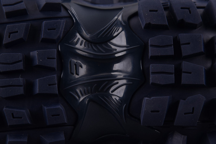 DEFENDER SNEAKER DS017