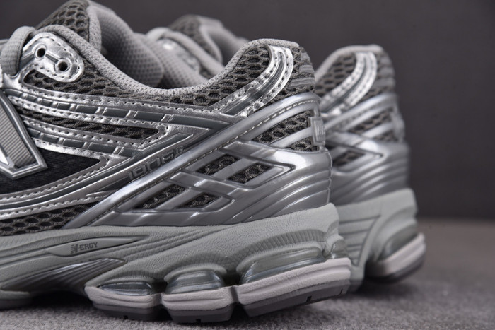 NEW BALANCE SNEAKER NB105