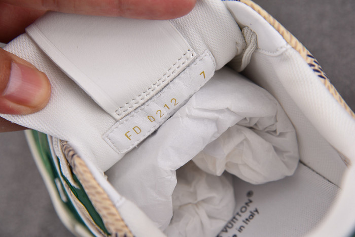 LV TRAINER SNEAKER LV-000591