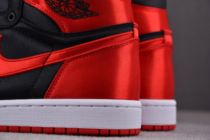 Air Jordan 1 High OG WMNS “Satin Bred” FD4810-061