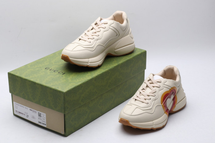 G*u*i* trainer sneaker111