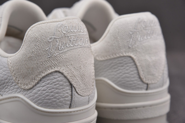 LV SNEAKER LV-000109