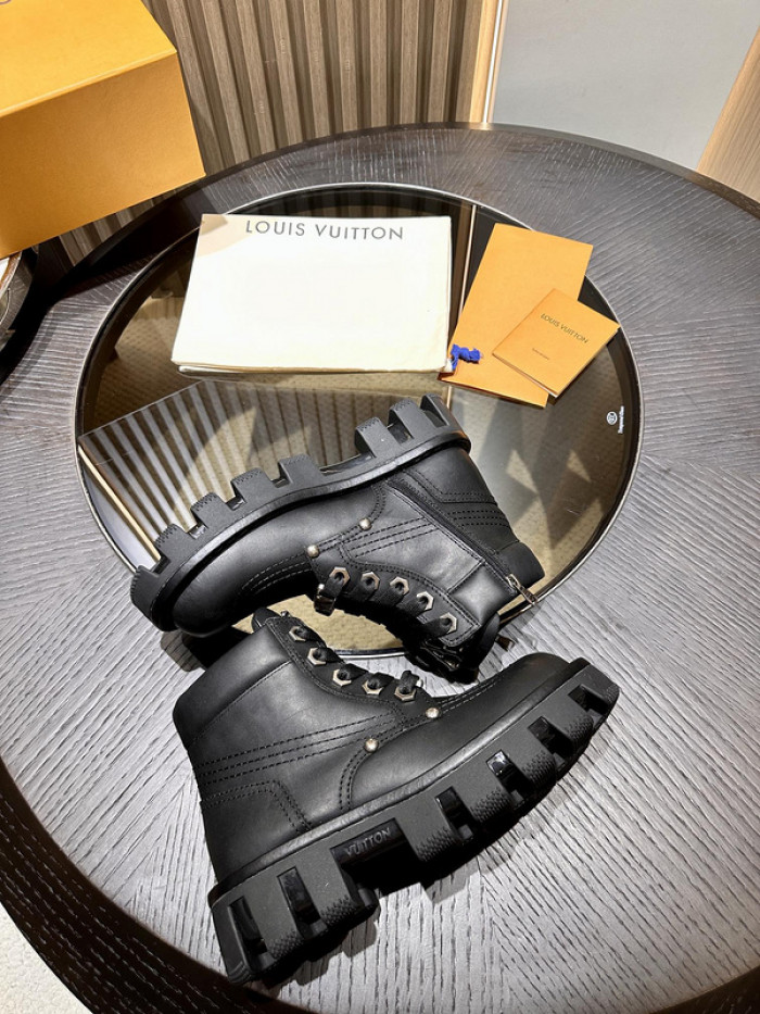 LV BOOTS L000026