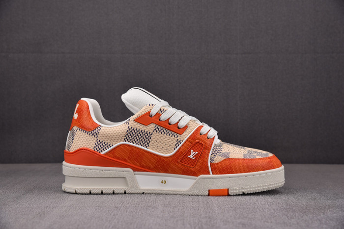 LV TRAINER SNEAKER LV-000595