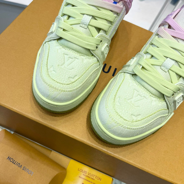 LV SNEAKER LV-000415