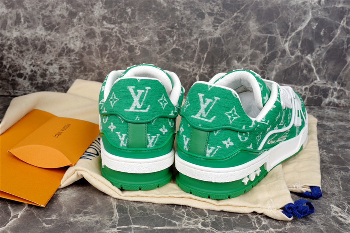 LV SNEAKER LV-000215