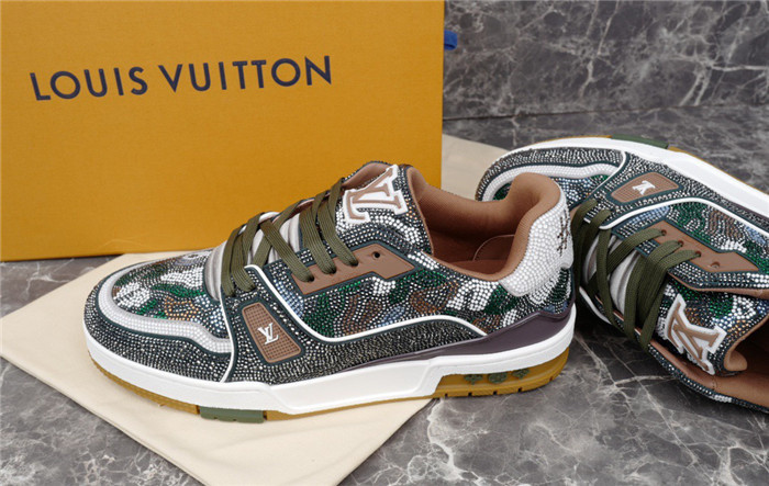 LV SNEAKER LV-000222