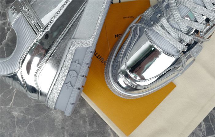 LV SNEAKER LV-000229