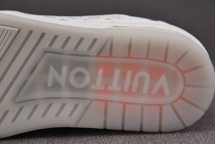 LV SNEAKER LV-000128