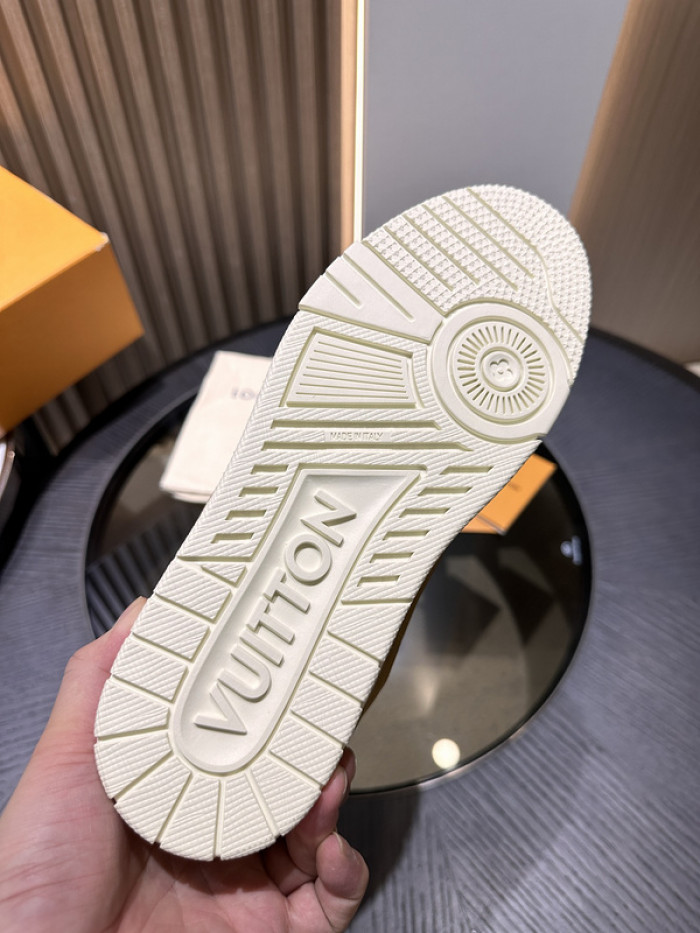 LV TRAINER SNEAKER LV-000565