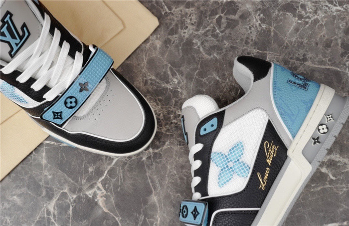 LV SNEAKER LV-000147