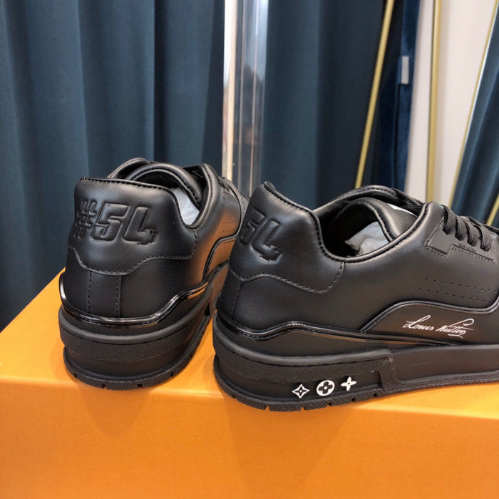 LV SNEAKER LV-000321