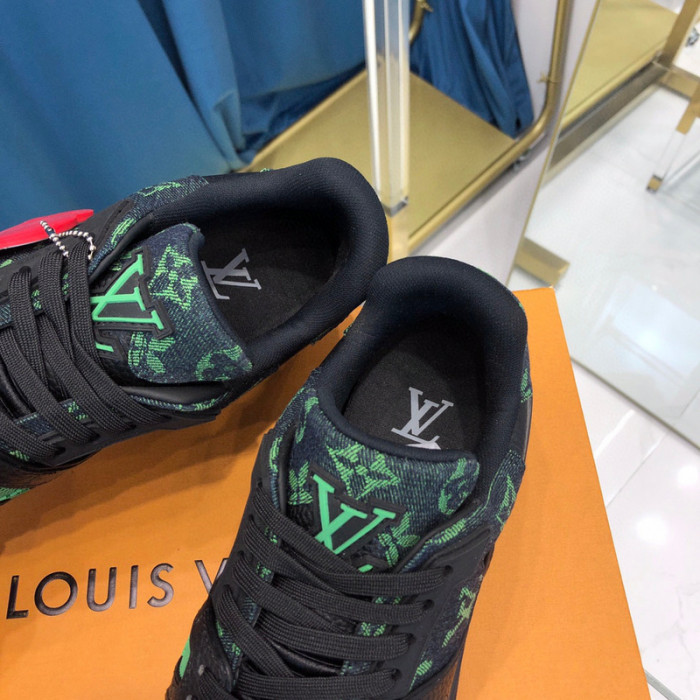 LV SNEAKER LV-000326