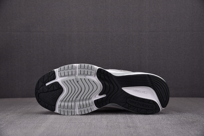 NEW BALANCE SNEAKER NB076