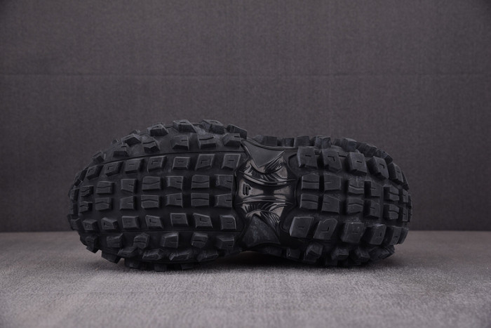 DEFENDER SNEAKER DS011