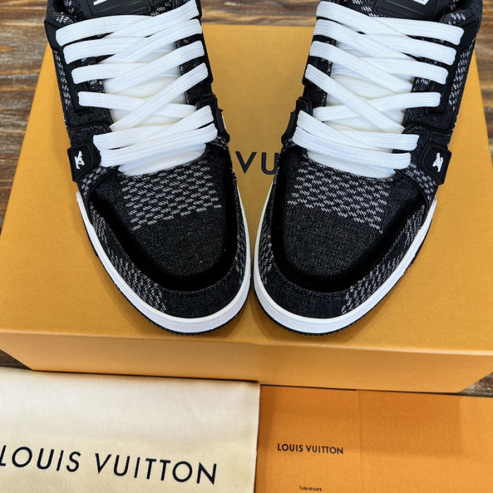 LV SNEAKER LV-000540