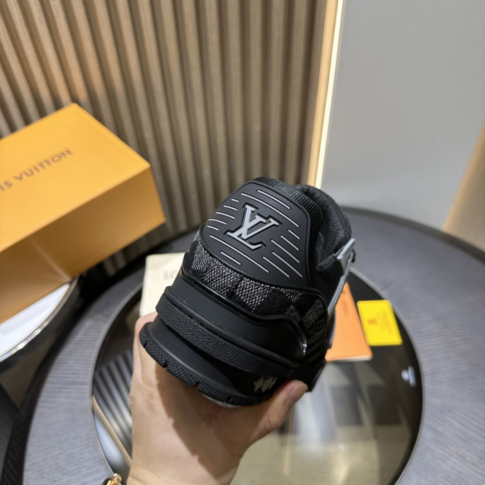 LV TRAINER SNEAKER LV-000574
