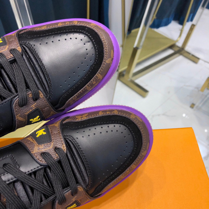 LV SNEAKER LV-000315