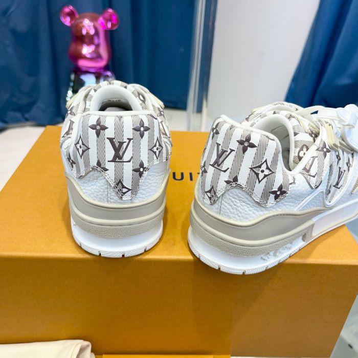 LV SNEAKER LV-000441