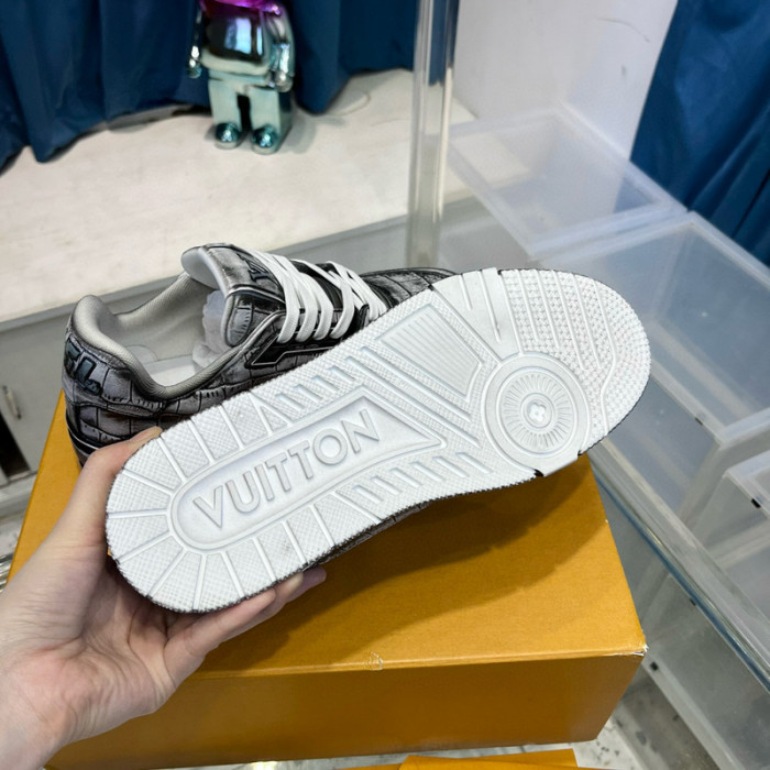 LV SNEAKER LV-000471