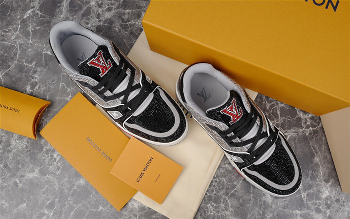 LV SNEAKER LV-000225