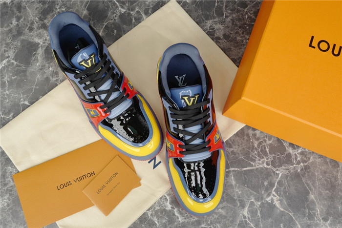 LV SNEAKER LV-000232