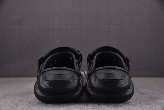 Cr*0*s x salehe bembury c00017