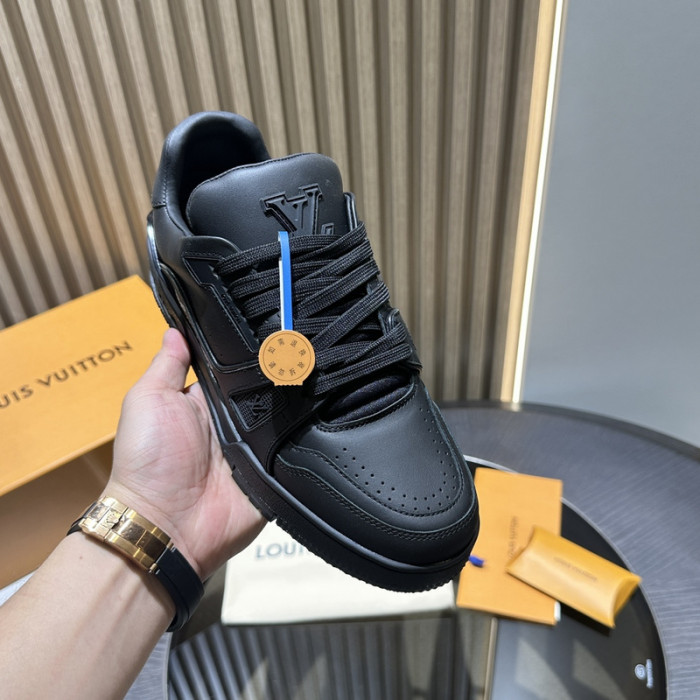LV TRAINER SNEAKER LV-000603