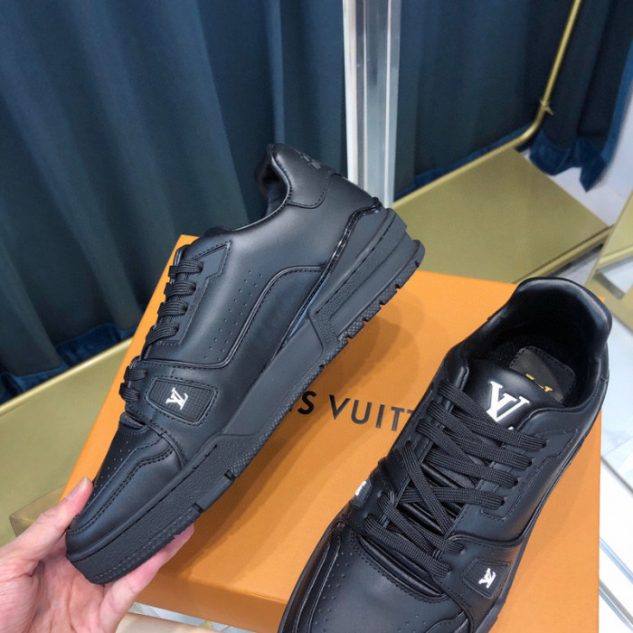 LV SNEAKER LV-000321