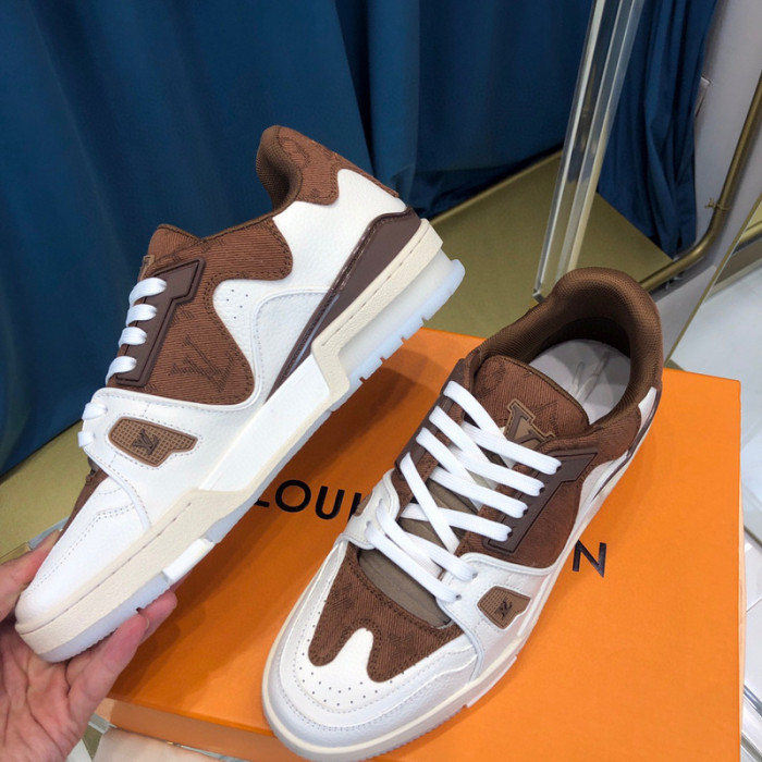 LV SNEAKER LV-000322