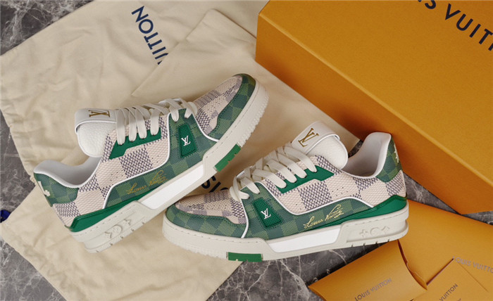 LV SNEAKER LV-000212