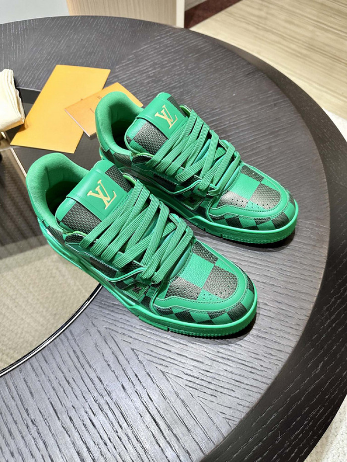 LV SNEAKER LV-000177