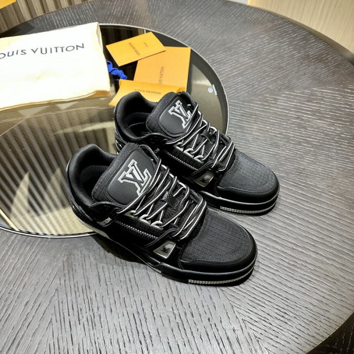 LV TRAINER SNEAKER LV-000578