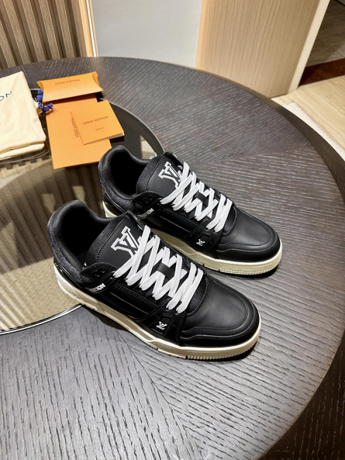 LV TRAINER SNEAKER LV-000564