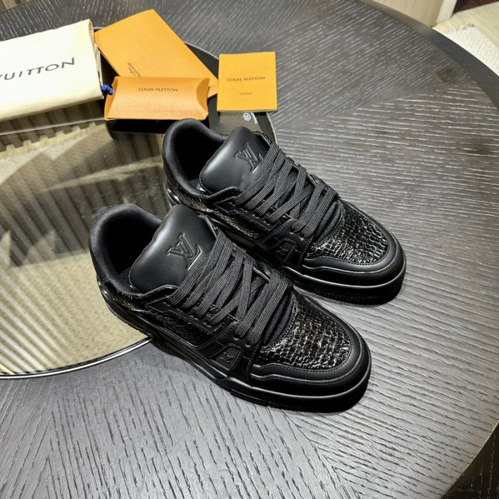 LV TRAINER SNEAKER LV-000582