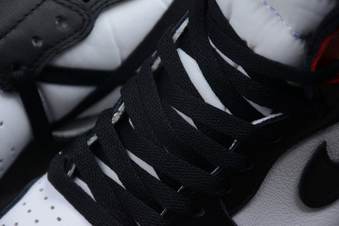 AIR JORDAN 1 High OG “Black Toe” white/ black-varsity red 555088-125