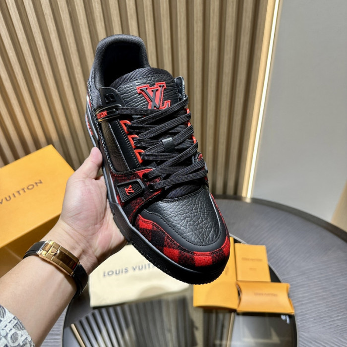 LV TRAINER SNEAKER LV-000584